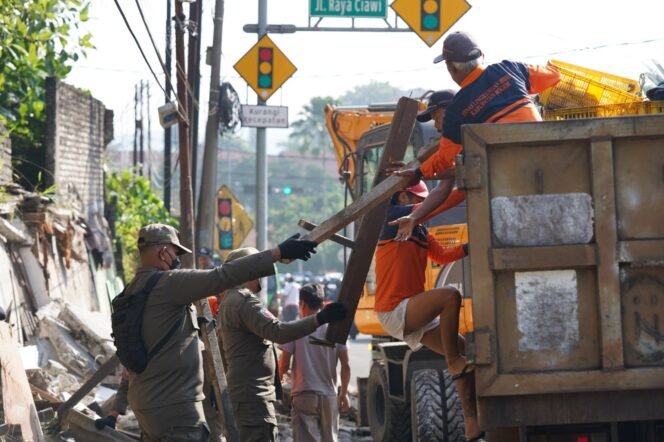 
					130 Bangunan Tak Berizin di Ciawi Dibongkar Satpol PP Kabupaten Bogor