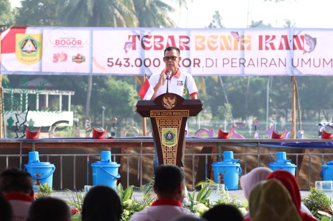 
					Mewakili Bupati Bogor, Jaro Ade Tebar Ribuan Benih Ikan di Situ Plaza Cibinong dan Gaungkan Gemarikan