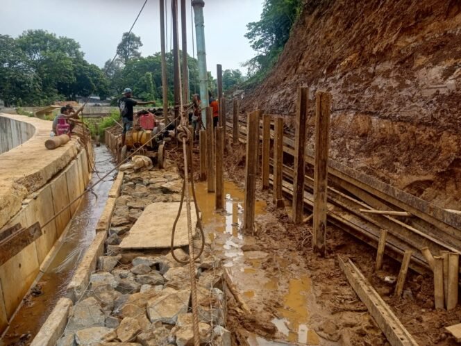
					Perbaikan Longsor di Batutulis di Kebut, Dedie Rachim Berharap Akses Roda Dua Berfungsi Akhir Juli