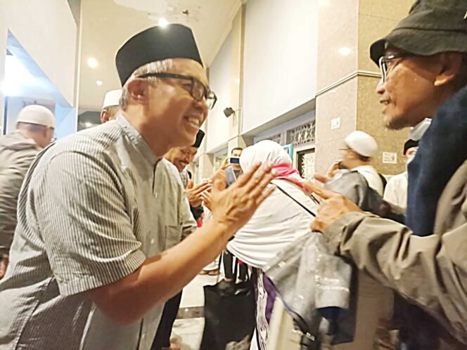 
					Sekda Denny Mulyadi Sambut Kepulangan 398 Jemaah Haji Asal Kota Bogor