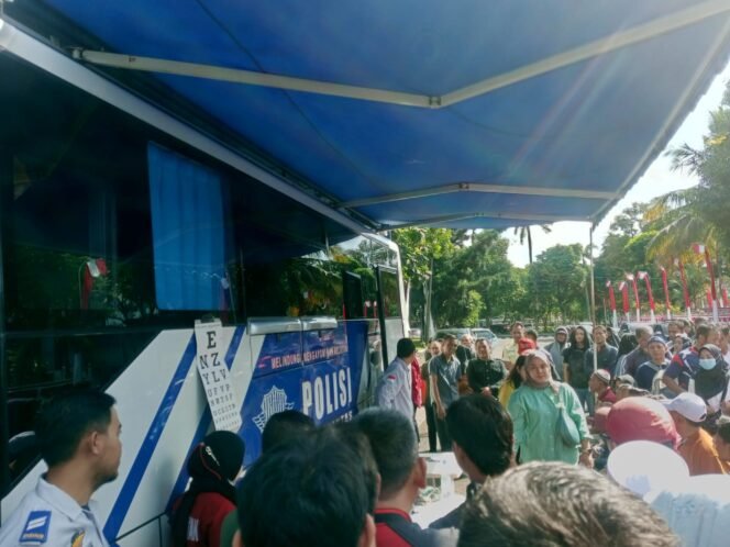
					Perpanjang SIM Gratis Polres Bogor Diserbu Ratusan Warga