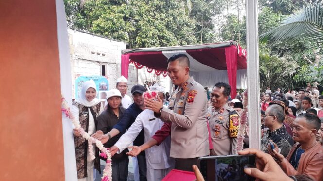 
					Kapolres Bogor Resmikan Bangunan Rumah Warga yang Terdampak Bencana di Rancabungur