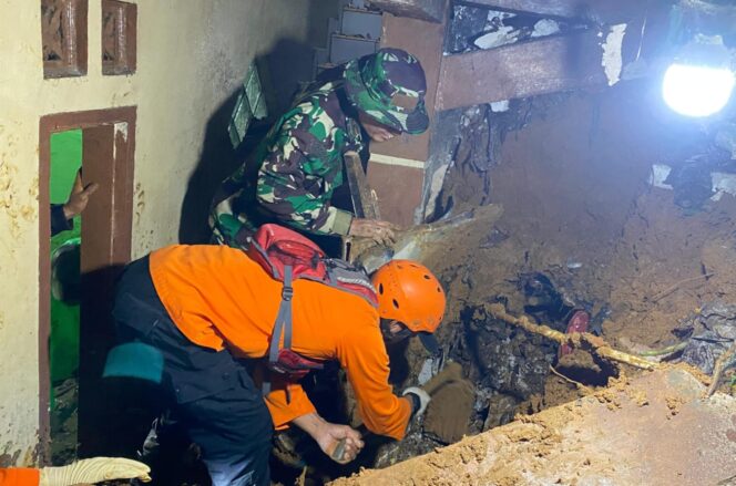 
					Pemuda di Megamendung yang Tertimbun Longsor Ditemukan Tewas