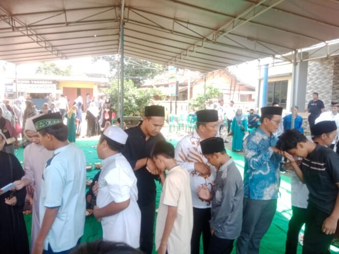 
					Pemdes Nagrak Santuni Ratusan Anak Yatim dan Dhuafa