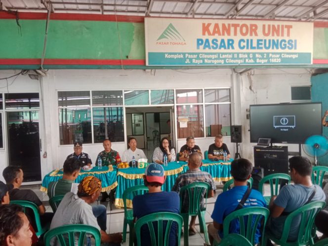 
					Jalankan Instruksi Bupati Rudy Susmanto, Camat Cileungsi Sosialisasikan Penertiban PKL