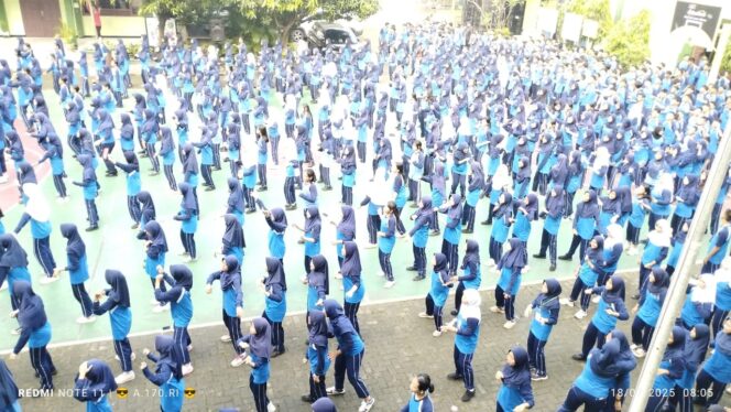 
					Ratusan Siswa SMPN 1 Cibinong Antusias Ikuti Program Senam Bogor Bugar