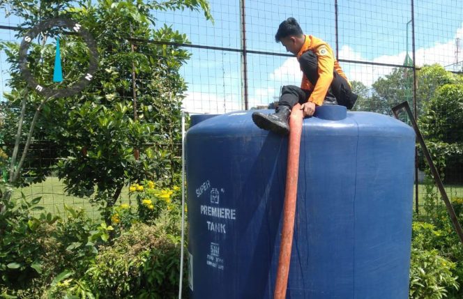 
BPBD Kabupaten Bogor Distribusikan 5 Ribu Liter Air Bersih untuk Warga Desa Hambalang