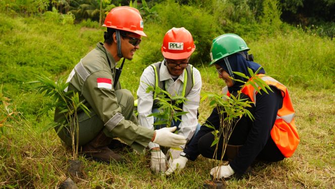 
Konservasi Air dan Udara, PPLI Tanam Ratusan Pohon Bambu Betung di Nambo