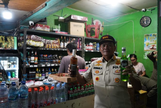 
					Operasi Pekat, Satpol PP Kabupaten Bogor Amankan 493 Botol Miras Tak Berizin di Ciampea