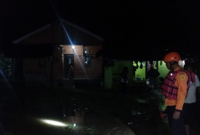 
					55 Rumah di Leuwisadeng Kebanjiran Akibat Luapan Kali Cikaniki