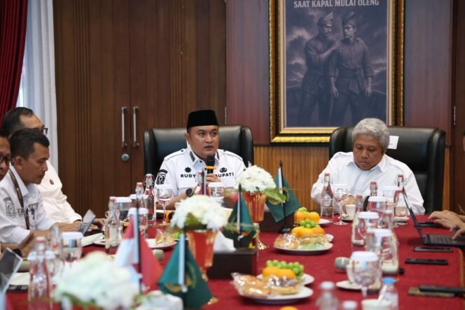 
					Jadikan Wilayah Hutan Lestari, Bupati Rudy Susmanto Dorong Pelestariang Gunung Sanggabuana dan Puncak