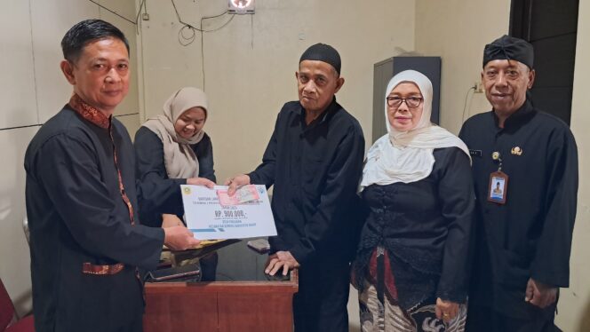
					Hadiri Penyaluran BLT-DD di Desa Pabuaran, Camat Kemang: Agar Tepat Sasaran