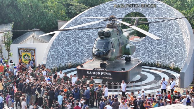 
Monumen Helikopter PUMA S.A-330 Pertama di Dunia Ada di Cibinong Bogor