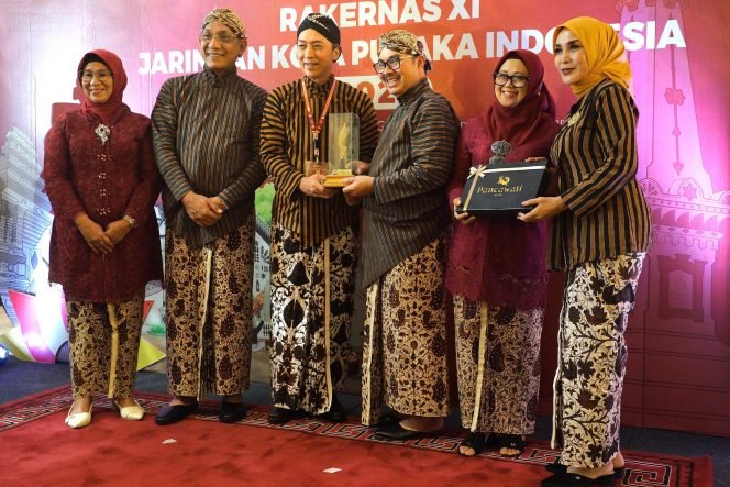 
					Buka JKPI 2025, Dedie Rachim Komitmen Jaga dan Kembangkan Warisan Budaya