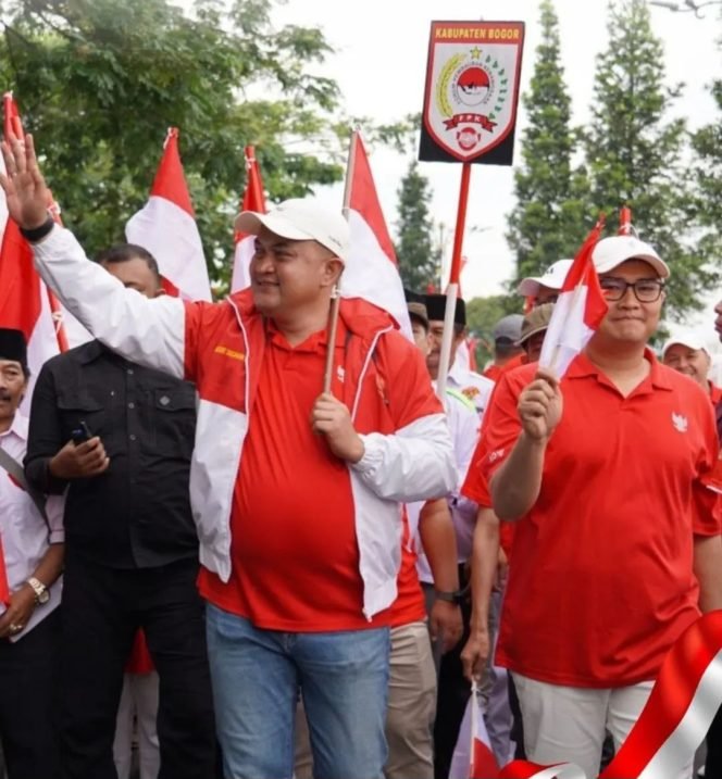 
					Istimewa! Bersama Ribuan Warga, Bupati Rudy Susmanto Arak Bendera Raksasa 600 Meter