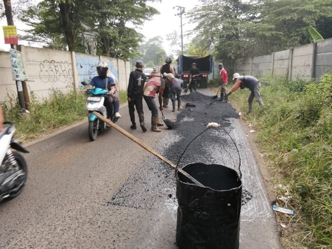 
					Hadirkan Infrastruktur yang Mulus bagi Masyarakat, Bupati Rudy Susmanto Instruksikan DPUPR Lakukan Pemeliharaan Jalan