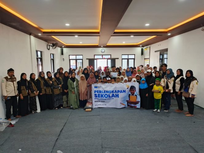 
					Yayasan Sahabat Yatim Bersama IPSM Kecamatan Cijeruk Bagikan 100 Sepatu Baru dan ATK kepada Anak Yatim Desa Cipelang