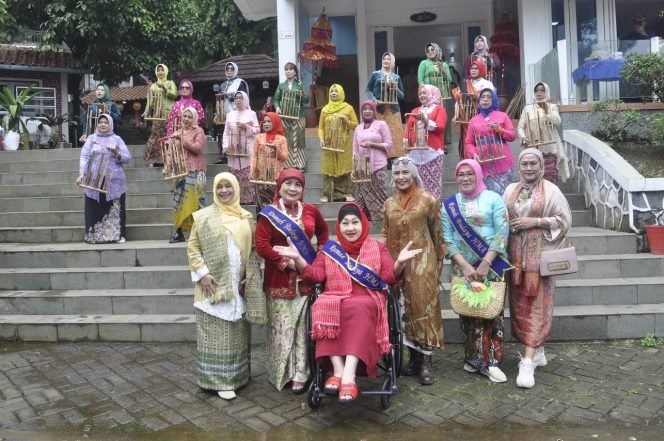 
					Rumah Budaya HMA Gelar Fashion Show Kebaya Meriahkan Hari Kebaya Nasional dan HUT RI ke-80