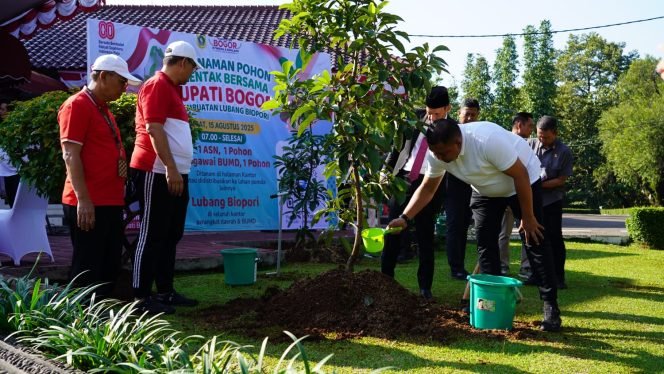 
					Bupati Rudy Susmanto Instruksikan Gerakan 1 ASN Tanam 1 Pohon, Seluruh SKPD Wajib Miliki TPS Sendiri
