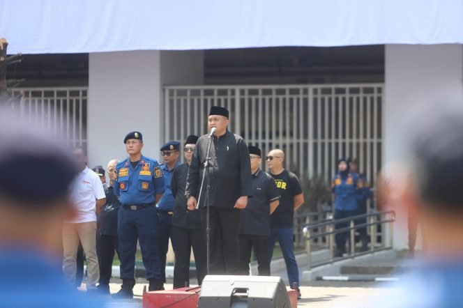 
					Bupati Rudy Susmanto Pimpin Pengibaran Sang Saka Merah Putih di Dinding Stadion Pakansari