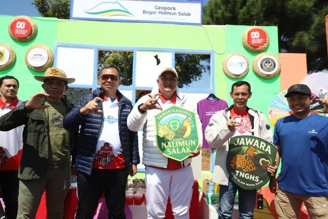 
					Bupati Rudy Susmanto Melepasliarkan Satwa Langka di Gunung Halimun Salak: Bukti Komitmen Lestarikan Lingkungan