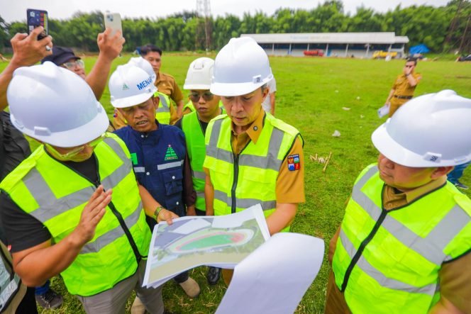 
					Dedie Rachim Sidak Proyek Rehabilitasi Stadion Pajajaran, Sampaikan Hal Ini