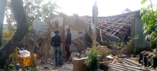 
					Firasat Tengah Malam Selamatkan Keluarga dari Bangunan Roboh di Ciampea
