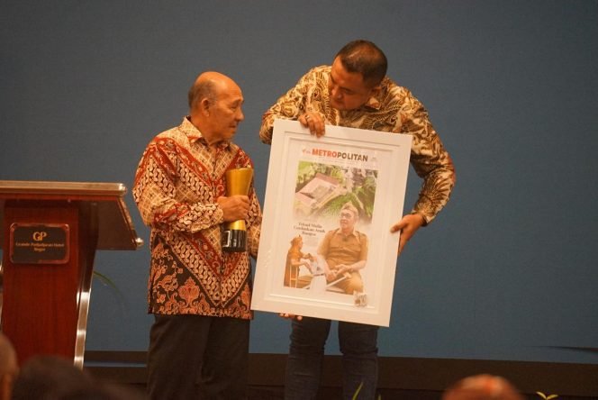 
					Bupati Rudy Susmanto Diganjar Penghargaan pada Ajang Metropolitan Award 2025