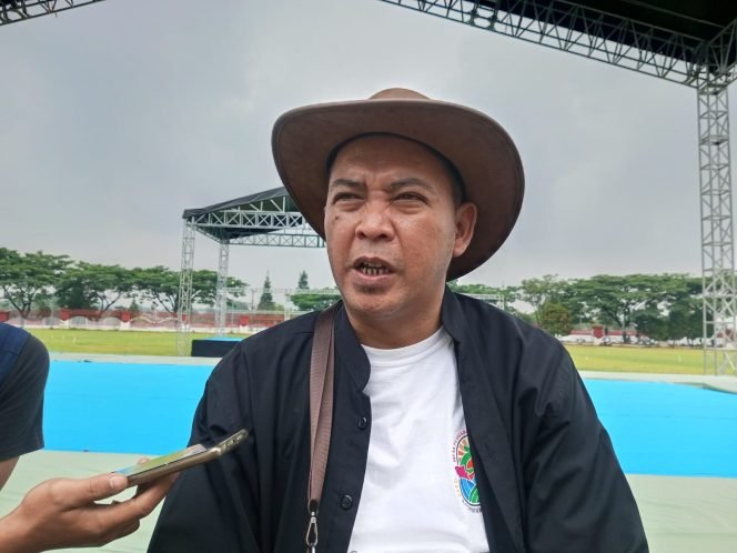 
					Kabid Peternakan Diskanak Kabupaten Bogor, Dodih Prahmadiyan saat dimintai keterangan di kawasan Stadion Pakansari, Cibinong. (Foto: Erwin)