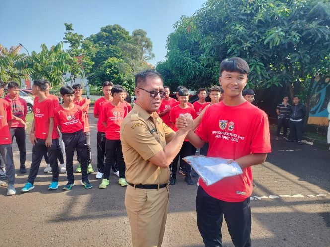 
					Asnan Lepas Citerureup Raya FC Berlaga ke Putaran Nasional Piala Soeratin U-15 di Malang