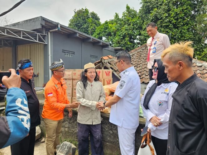 
					Peduli Korban Tragedi Ciomas, Apdesi Kabupaten Bogor dan Pemdes Bantarsari Salurkan Bantuan