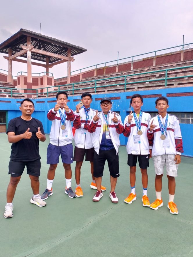
					Tim Tenis Beregu Putra Kabupaten Bogor Raih Emas Tenis Beregu Putra