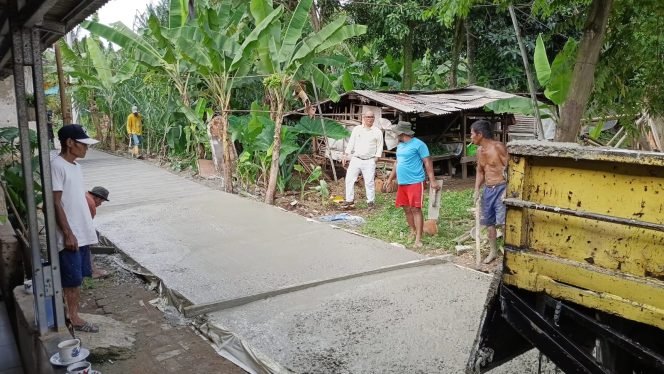 
					Warga Wakafkan Tanah, Kades Tegal Bangun Jalan Pakai Dana Pribadi