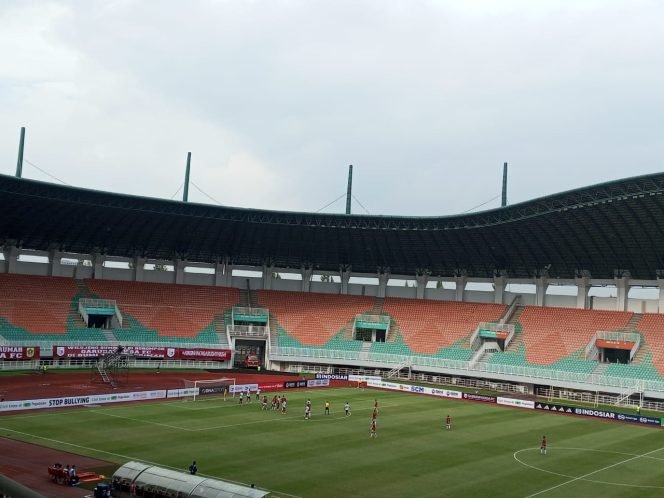 
					Potret Garudayaksa FC saat bermain di Stadion Pakansari, Cibinong, Kabupaten Bogor. (Foto: Erwin)