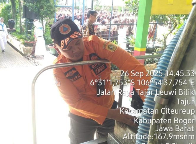 
					Alami Kekeringan, BPBD Kabupaten Bogor Kirim 5 Ribu Liter Air Bersih ke SMPN 2 Citeureup