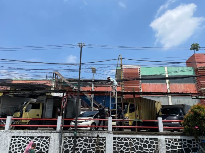 
					Wujudkan Kota Rapi, Indah, dan Aman, Pemkab Bogor Tata Kabel Udara di Sejumlah Titik