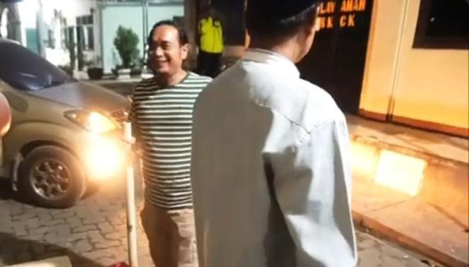 
					Pihak kepolisian saat mendatangi TKP kejadian cekcok pasutri di kawasan Klapanunggal, Kabupaten Bogor. (Foto: Dok Yutub BogorUpdate)