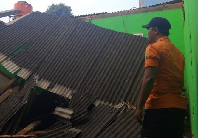 
					Diterjang Hujan dan Angin Selama 2 Hari, Ratusan Rumah di Kabupaten Bogor Rusak