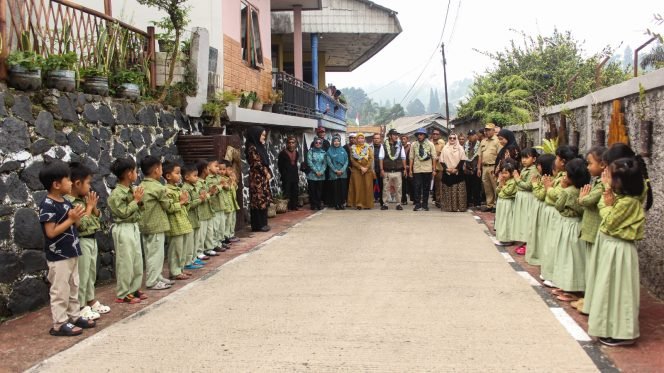 
					Verifikasi KRL, RW 07 Desa Cibeureum Tampilkan Potensi Lingkungan dan UMKM