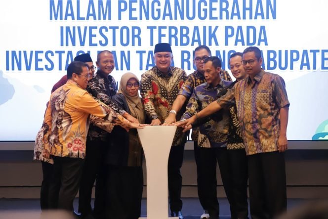 
					Kabupaten Bogor Raih Investasi Tertinggi Ketiga di Jabar, Bupati Rudy Susmanto Beri Penghargaan kepada Investor Terbaik