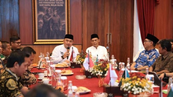 
					Ketua DPRD Sastra Winara Siap Kawal Pembangunan Jalan Khusus Tambang yang Dicanangkan Bupati Rudy Susmanto