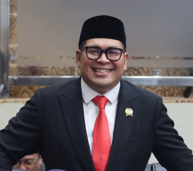 
					Reses Jadi Aksi Nyata: Ipeck Bantu Perbaikan MCK SDN 1 Hambalang yang Diabaikan Disdik Kabupaten Bogor