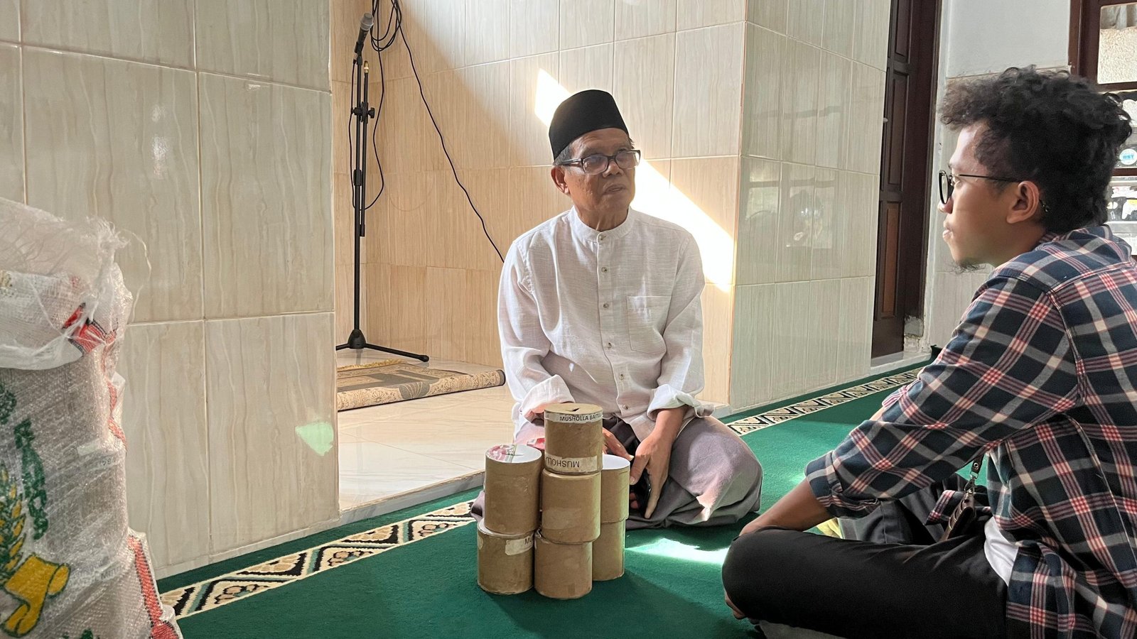 Semangat Gotong Royong Warga RT02-RT03 Cilendek Barat Melalui “Celengan Mushola Baitul Muttaqin” yang Sudah Berjalan Sejak 2010