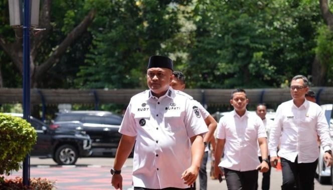 
					Bahas Sinkronisasi APBD 2025 dan RAPBD 2026, Bupati Rudy Susmanto Ikuti Rakor Bersama Mendagri dan Gubernur Jabar