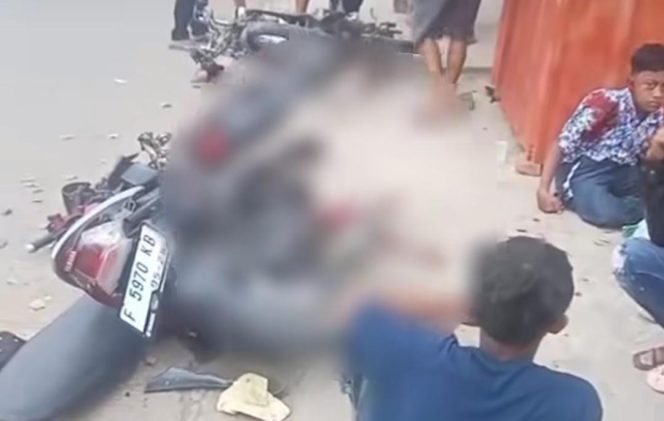 
					Gaya Tiduran ala Superman, Pengendara di Cigudeg Tabrak Motor dari Arah Berlawanan