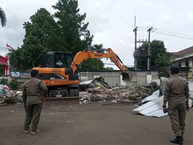 
					2 Bangunan Liar di Area Gedung KNPI Dibongkar Satpol PP Kabupaten Bogor