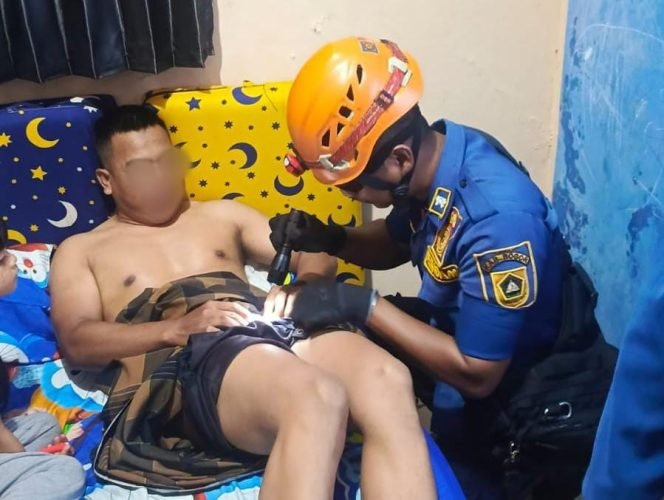 
					Alat Kelamin Terjepit Resleting, Pria di Cileungsi Ini Minta Bantuan Petugas Damkar