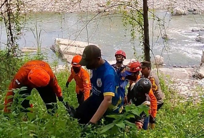 
					Pria Tak Dikenal Ditemukan Meninggal di Aliran Kali Cileungsi
