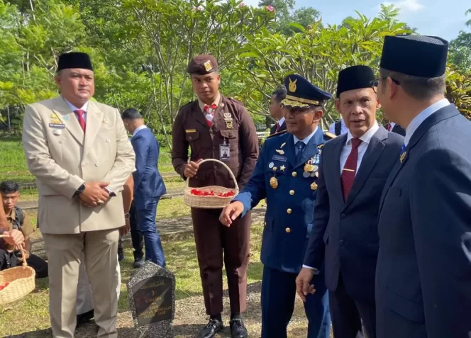 
					Ketua DPRD Sastra Winara Hadiri Upacara Hari Pahlawan, Ingatkan Peran Persatuan Bangsa