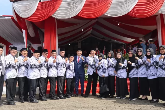 
					Ketua DPRD Sastra Winara: Guru Cahaya Masa Depan, Muliakan Mereka